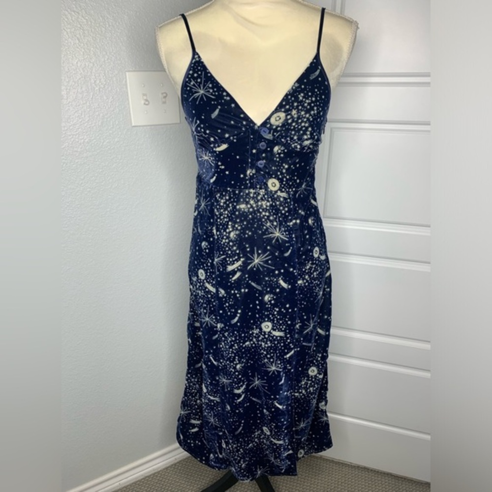 NEW Urban Outfitters Women’s XS Rooftop Blue Velvet Constellation Midi Dress‎